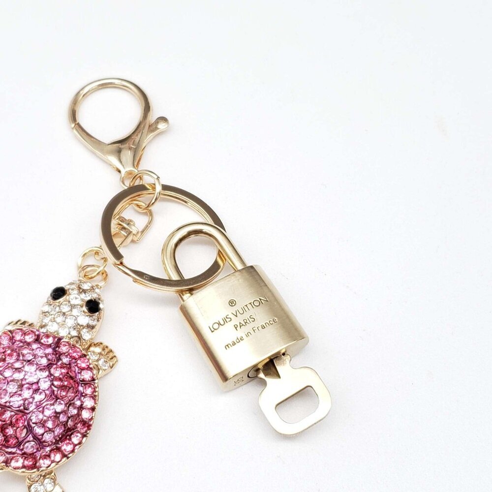 Louis Vuitton Gold Lock 🔒 Authentic LV Key + Unbranded Turtle Bag Charm - Picture 4 of 8